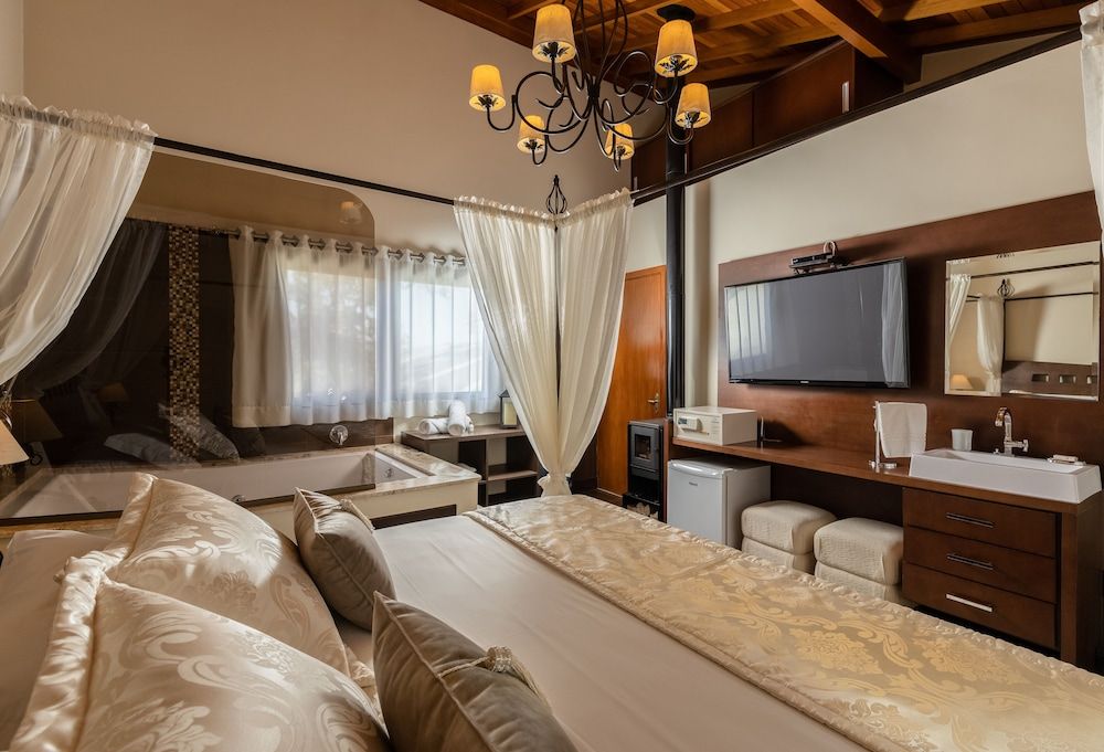 Family Suite, Jetted Tub (King)