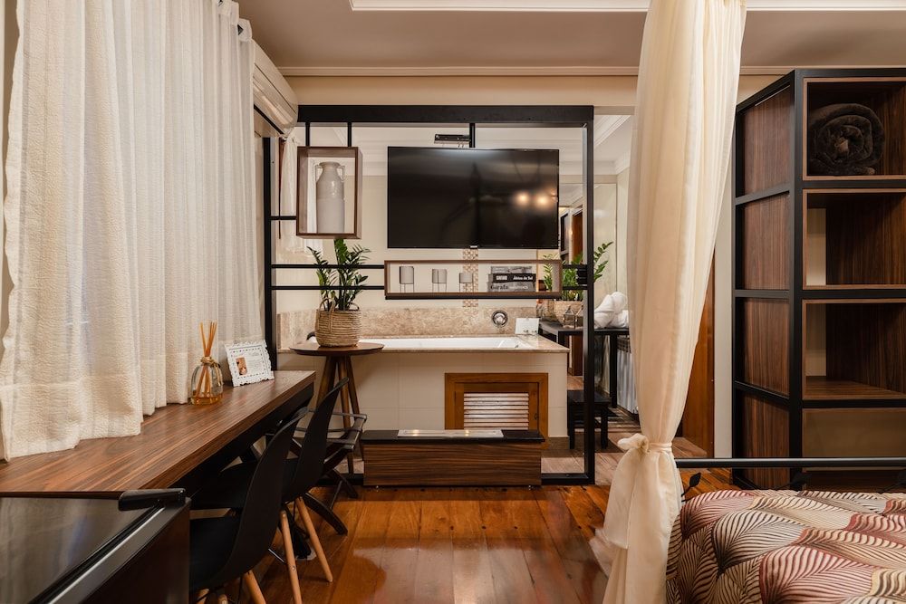 Suite, Jetted Tub (VIP)