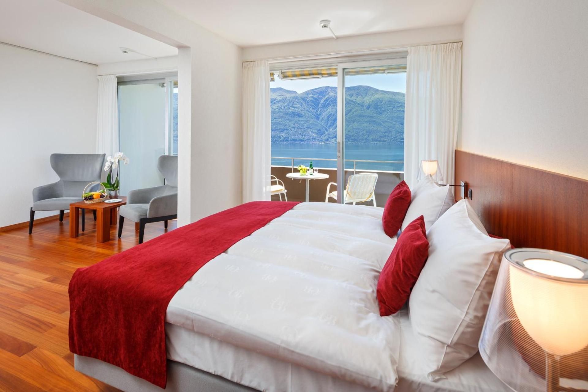 Panorama Junior Suite with Balcony and Lake View