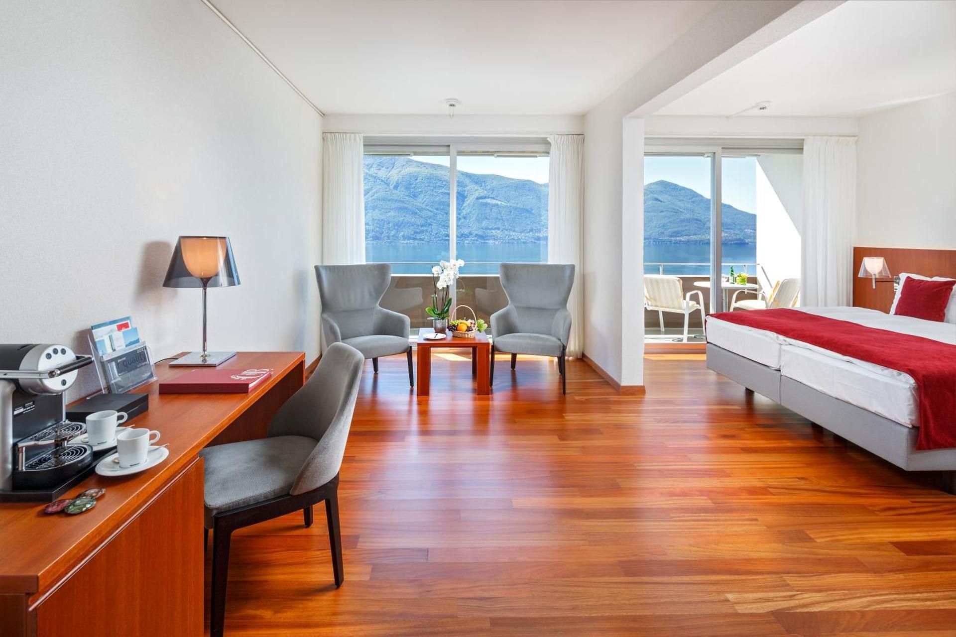 Junior Suite with Partial Lake View - Disability Access