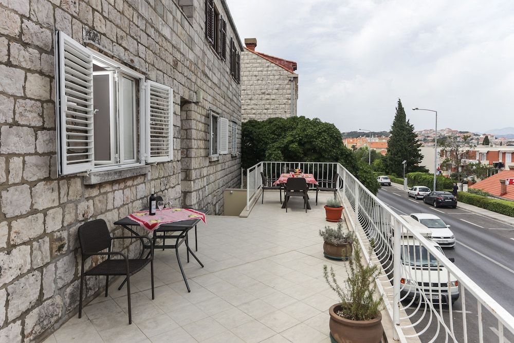 undefined Apartments Sisic 4