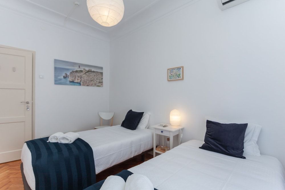 MouraLua Double or Twin Room, Shared Bathroom (2) 4