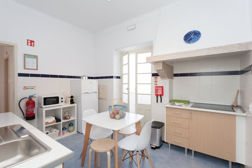 MouraLua Double or Twin Room, Shared Bathroom (1) 8