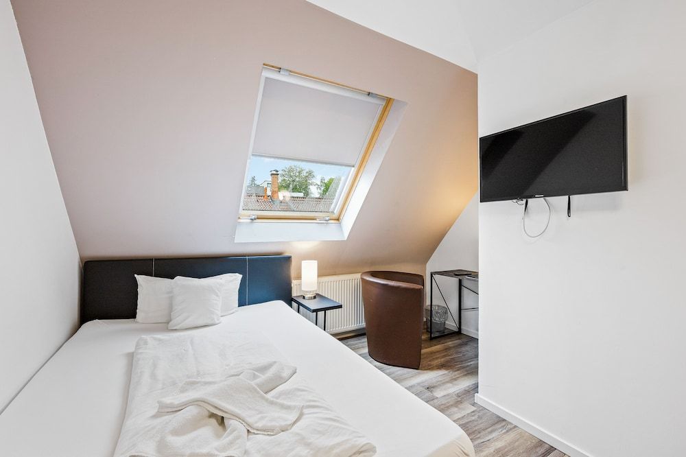 Hotel Phoenix Single Room