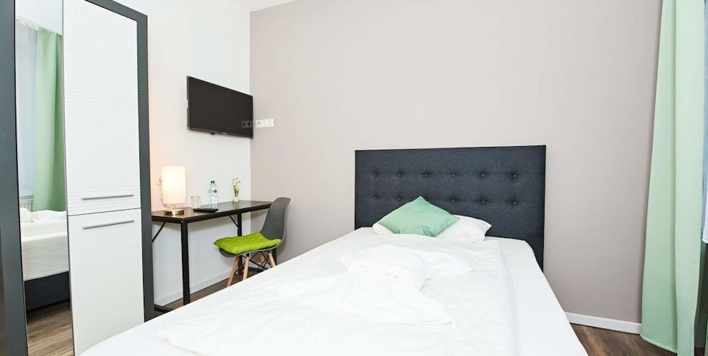 Hotel Phoenix Single Room 2