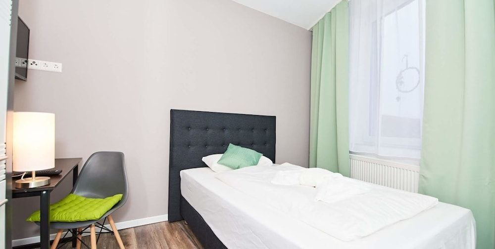 Hotel Phoenix Single Room 3