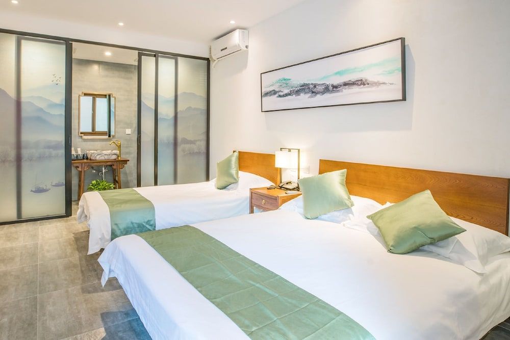 Guipu Courtyard Hotel Deluxe Family Room 3