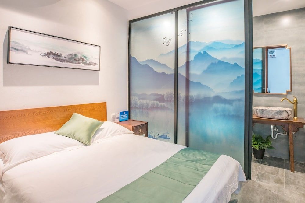 Guipu Courtyard Hotel Superior Room 4