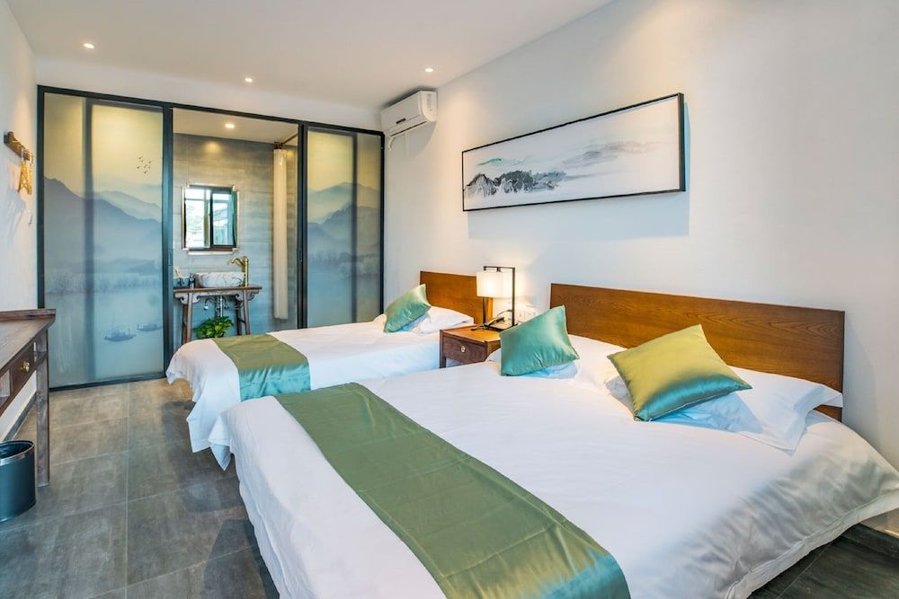 Guipu Courtyard Hotel Deluxe Family Room