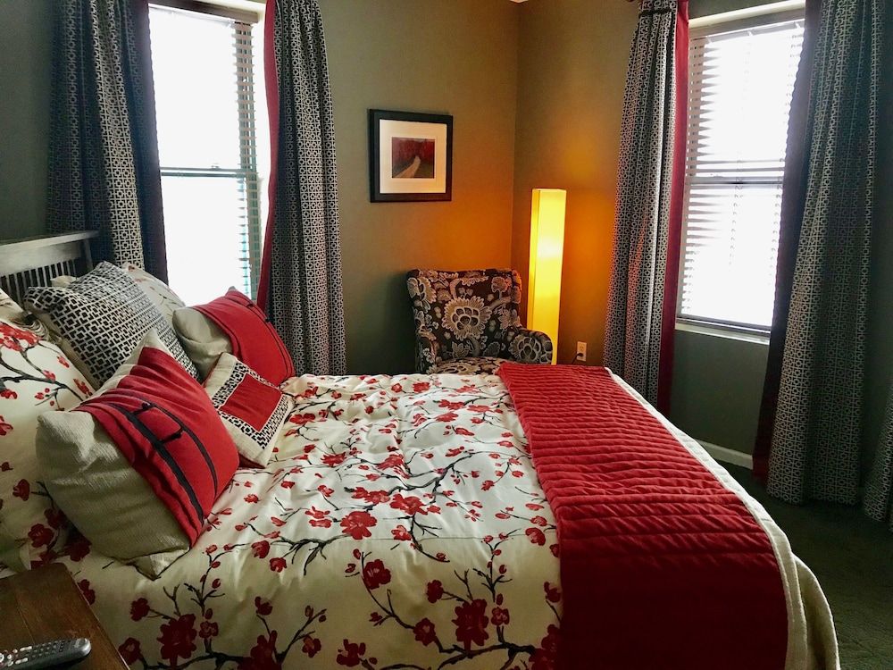 Ophelias Restaurant & Inn Standard Single Room, 1 Queen Bed 2