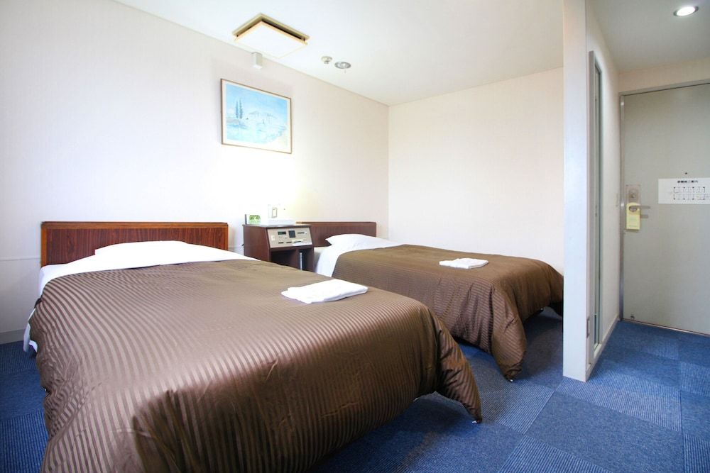 Twin Room, Smoking