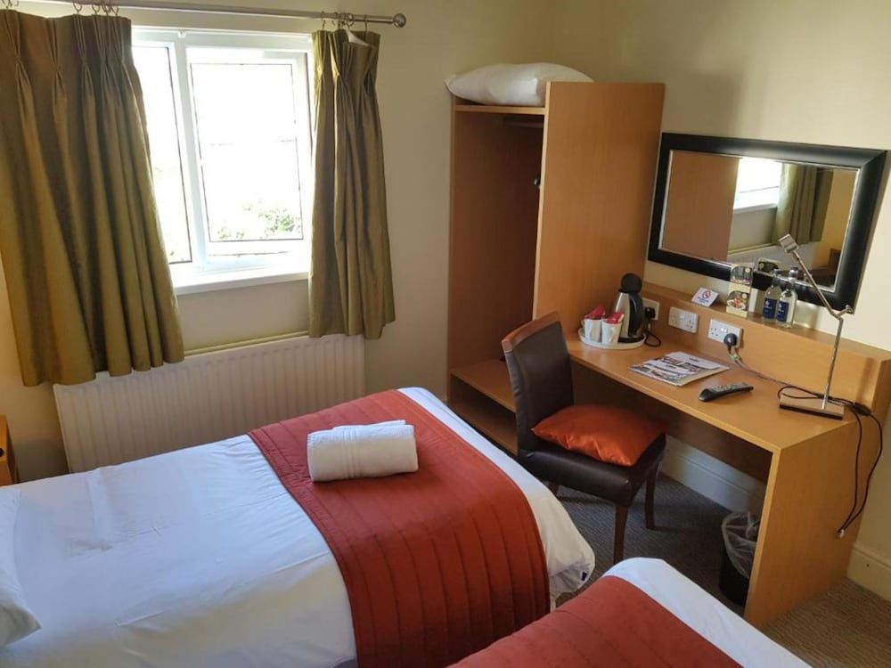 Rose And Crown Twin Room 3