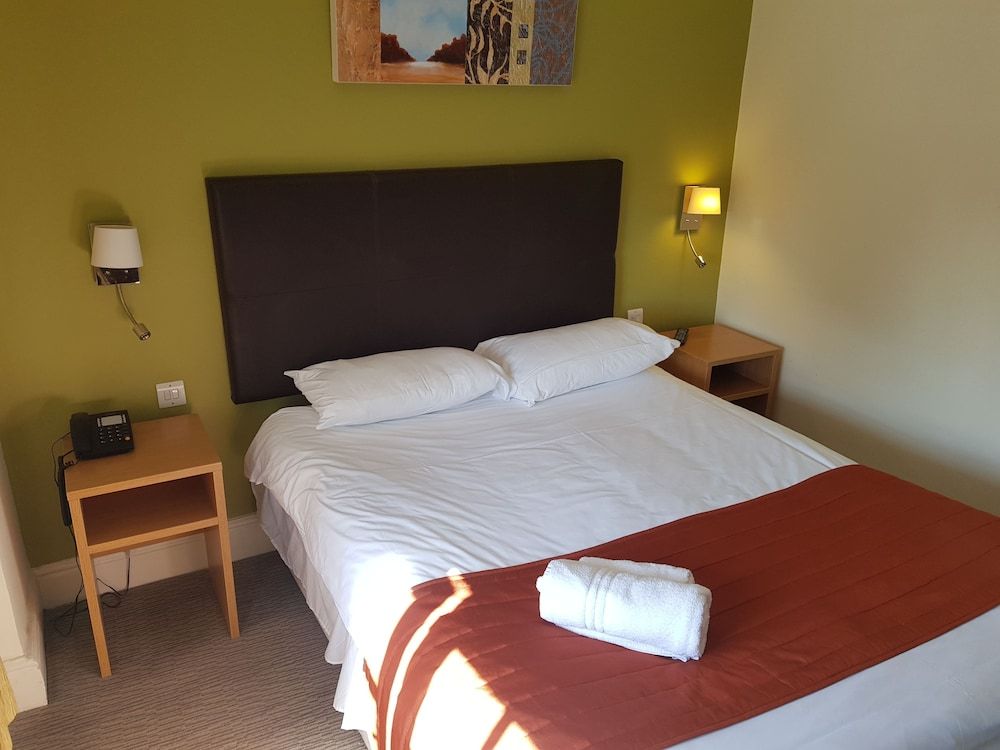 Rose And Crown Budget Double Room 3