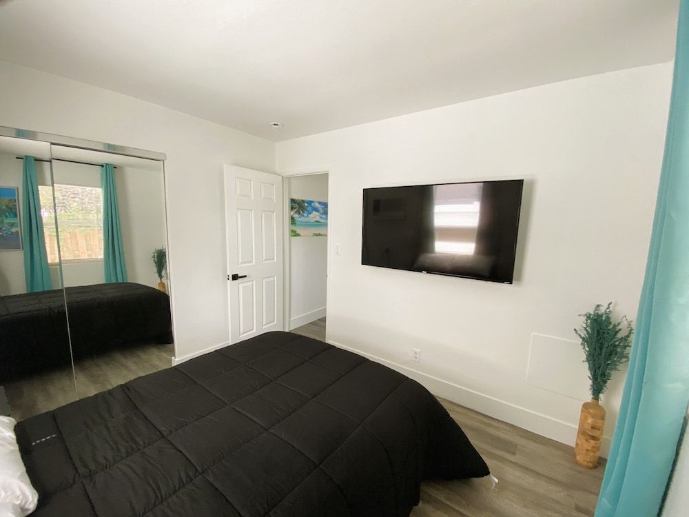 Deluxe Apartment, 1 Queen Bed with Sofa bed, Canal View, Beachside