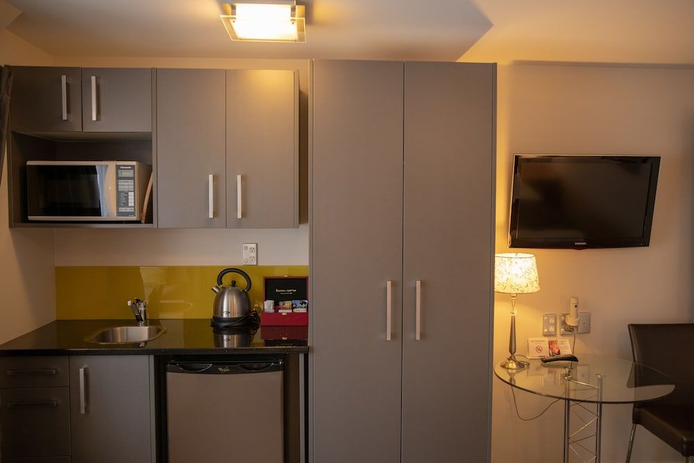 Alexander Inn Executive 11