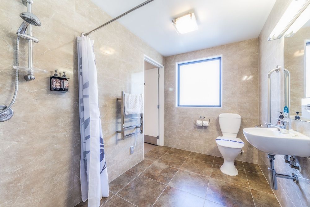 Alexander Inn Executive 6