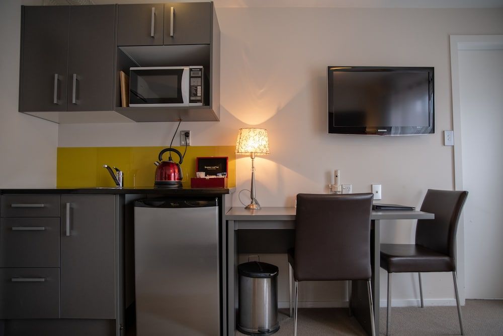 Alexander Inn Executive 12