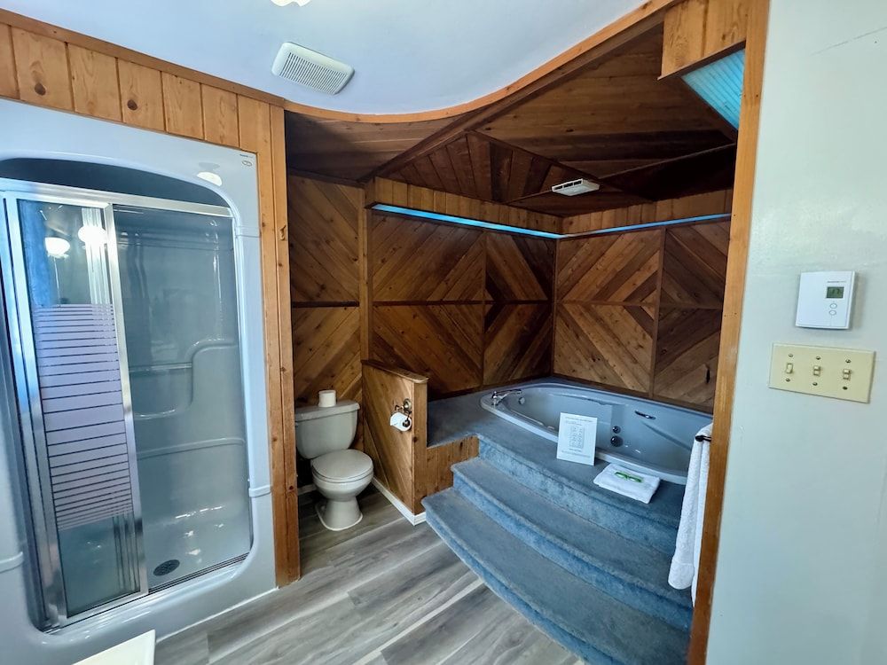 NEW AGE MOTEL INN Executive Room, 1 King Bed 5