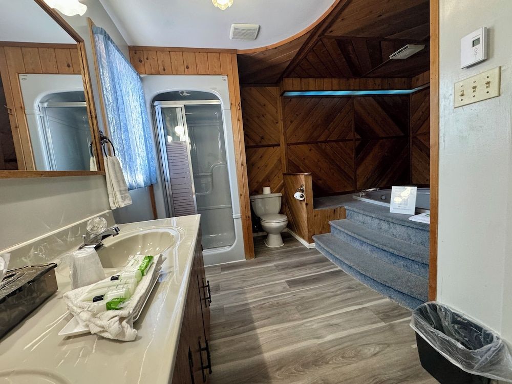 NEW AGE MOTEL INN Executive Room, 1 King Bed 6