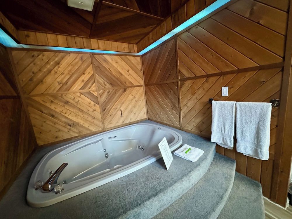 NEW AGE MOTEL INN Executive Room, 1 King Bed 7