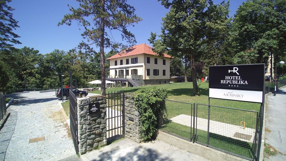 undefined Hotel Republika 8