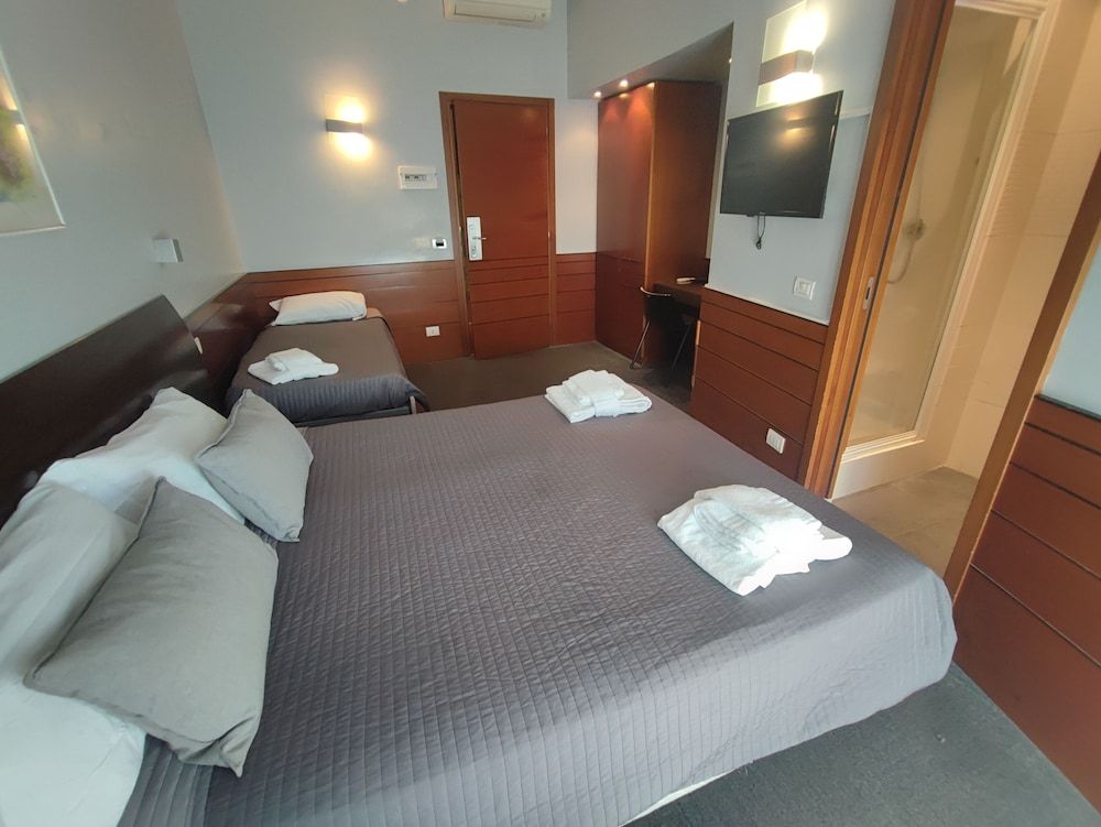 Romalive Hotel Classic Triple Room 2