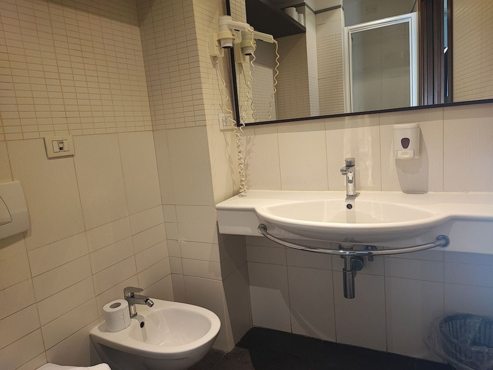 Romalive Hotel Classic Triple Room 6