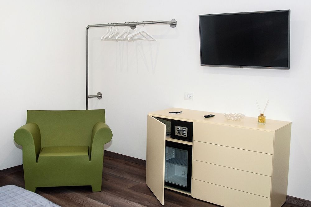 HOMY BnB Exclusive Double Room, 1 King Bed with Sofa bed, Non Smoking, City View 8