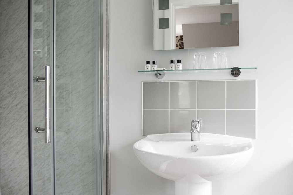 Glaramara Hotel Single Room, Ensuite 3