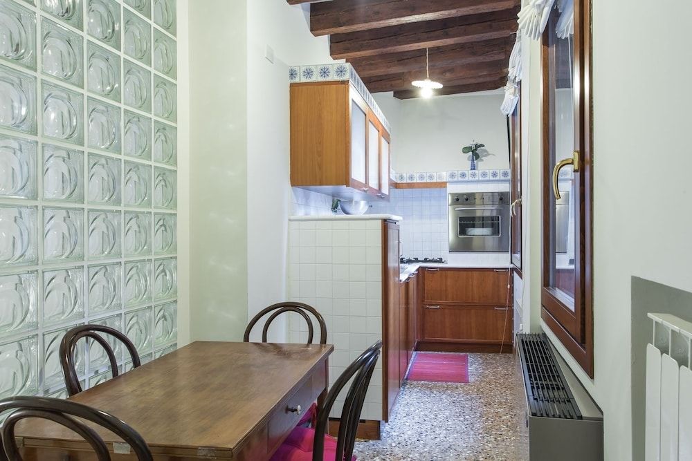 undefined Venezia - Calle della Regina 752b 2