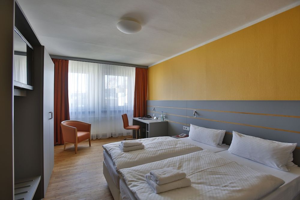 undefined Dietrich-Bonhoeffer-Hotel 4