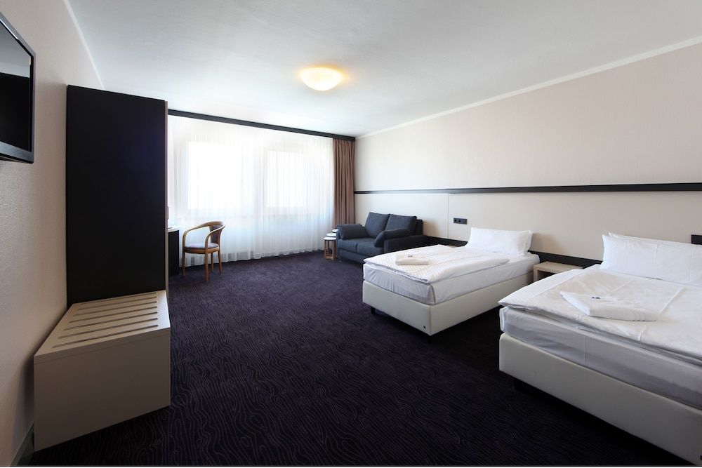 undefined Dietrich-Bonhoeffer-Hotel 3