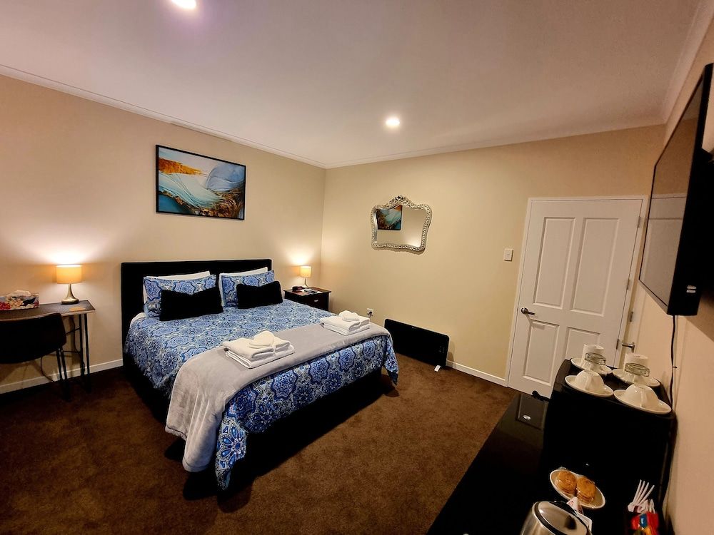 Deluxe Double Room Single Use, 1 King Bed, Non Smoking