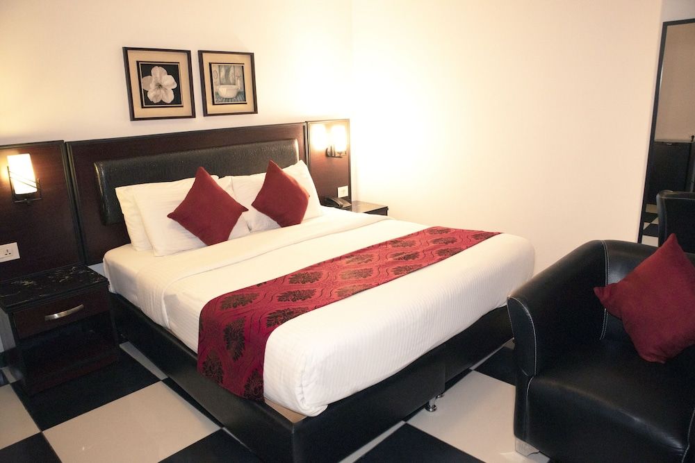 Easy Inn Hotel Suites Royal Studio Suite, 1 King Bed 2