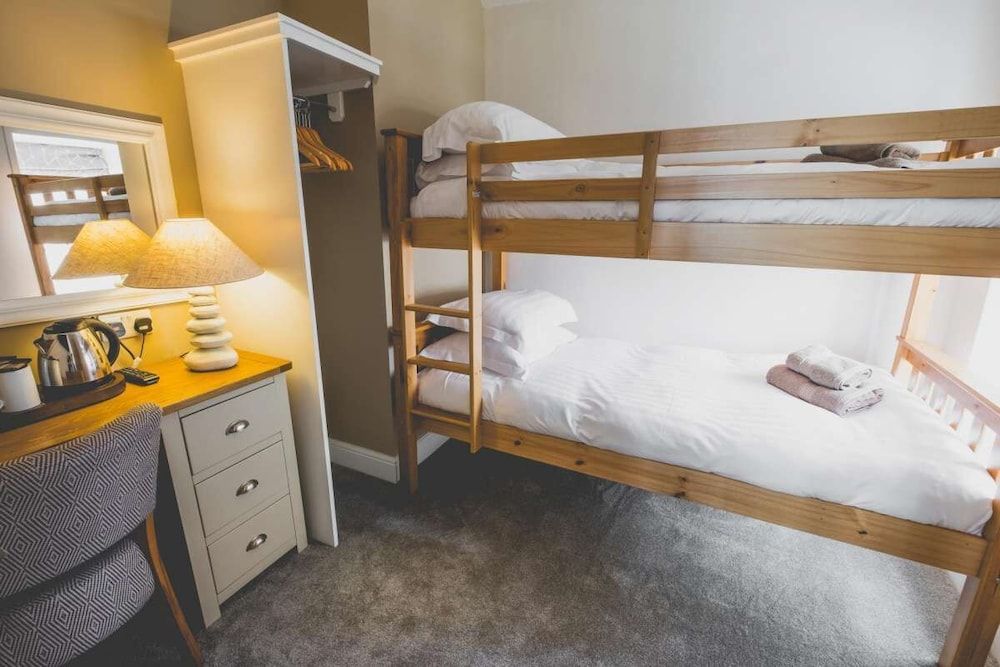 The Kings Arms Family Room, Ensuite 2