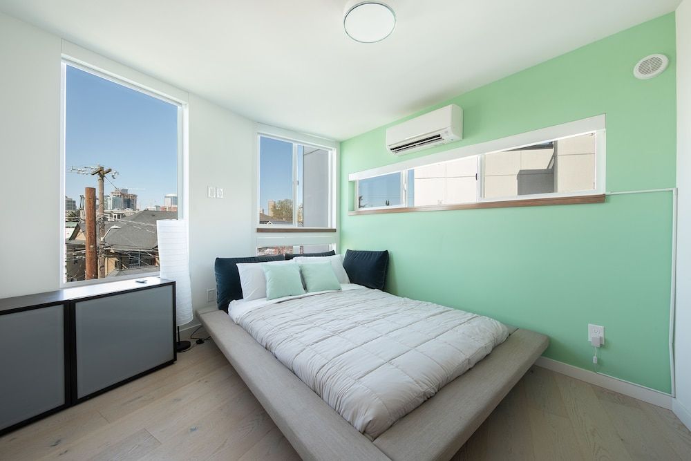 undefined Hosteeva Modern Townhome w Rooftop 7