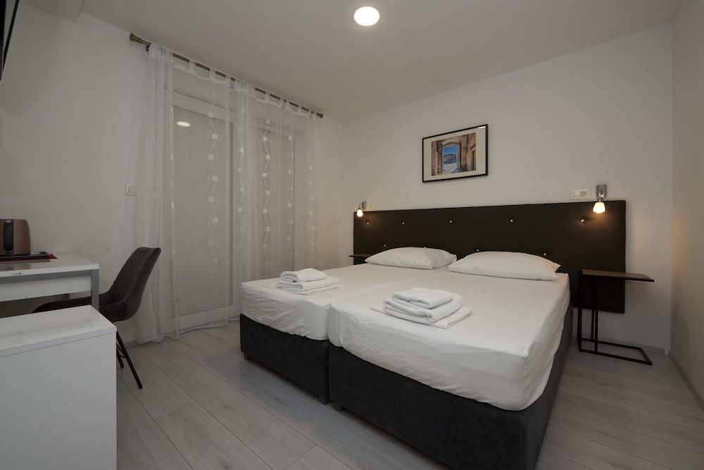 Deluxe Room (S6)