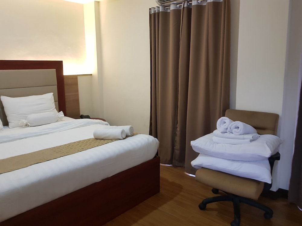 Sleep and Stay Hotel Standard Queen Room 5