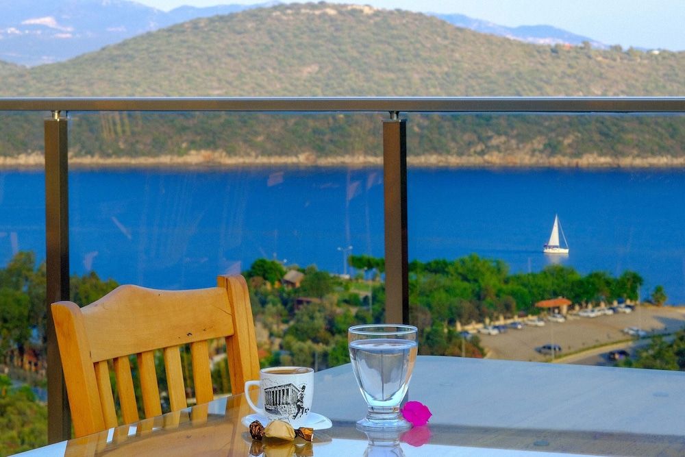 Standard Double Room, 1 King Bed, Pool Access, Sea View