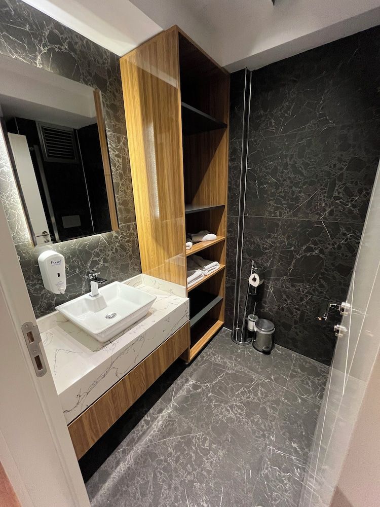 Black Lake Hotel Suite, 1 Bedroom 3