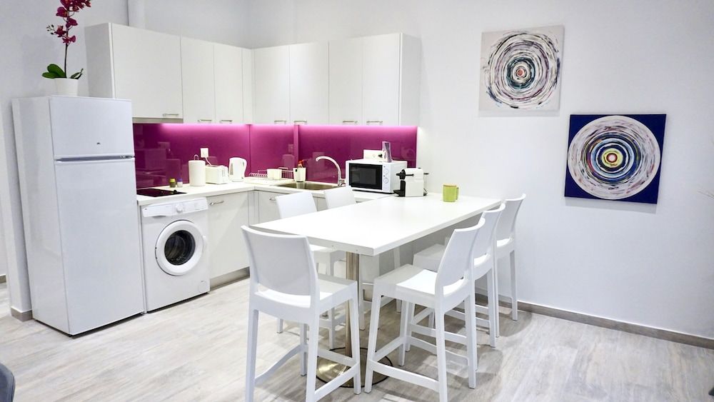 undefined Spacious Modern Apt in Athens near Metro 8