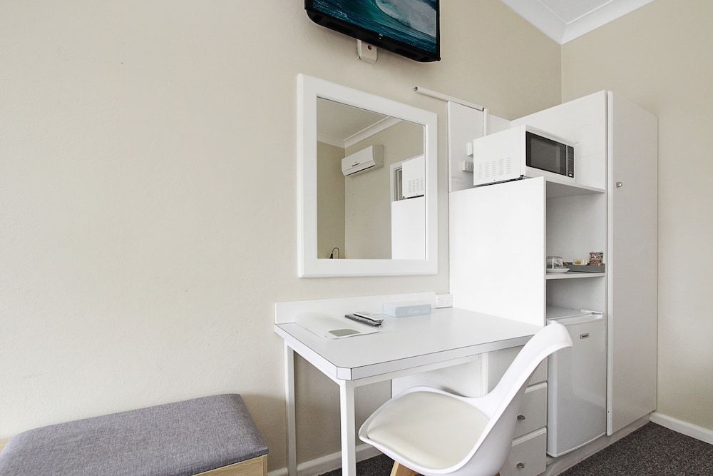 Engadine Motor Inn Standard Room, Non Smoking (Twin Room) 2