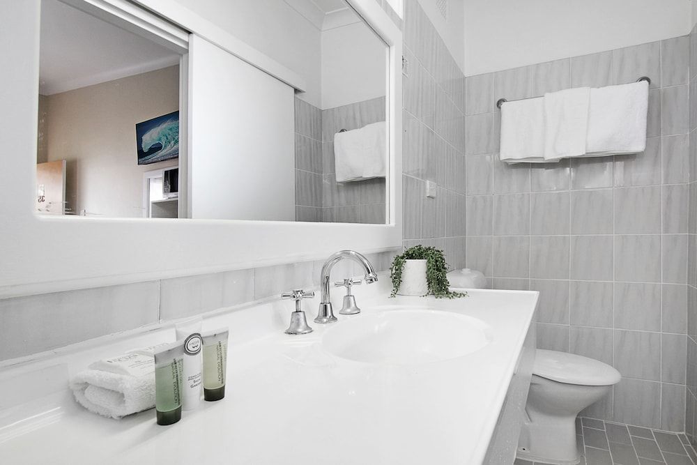 Engadine Motor Inn Standard Room, Non Smoking (Twin Room) 5