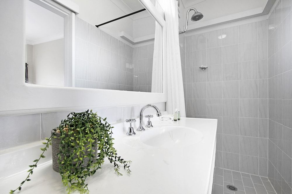 Engadine Motor Inn Standard Room, Non Smoking (Twin Room) 4