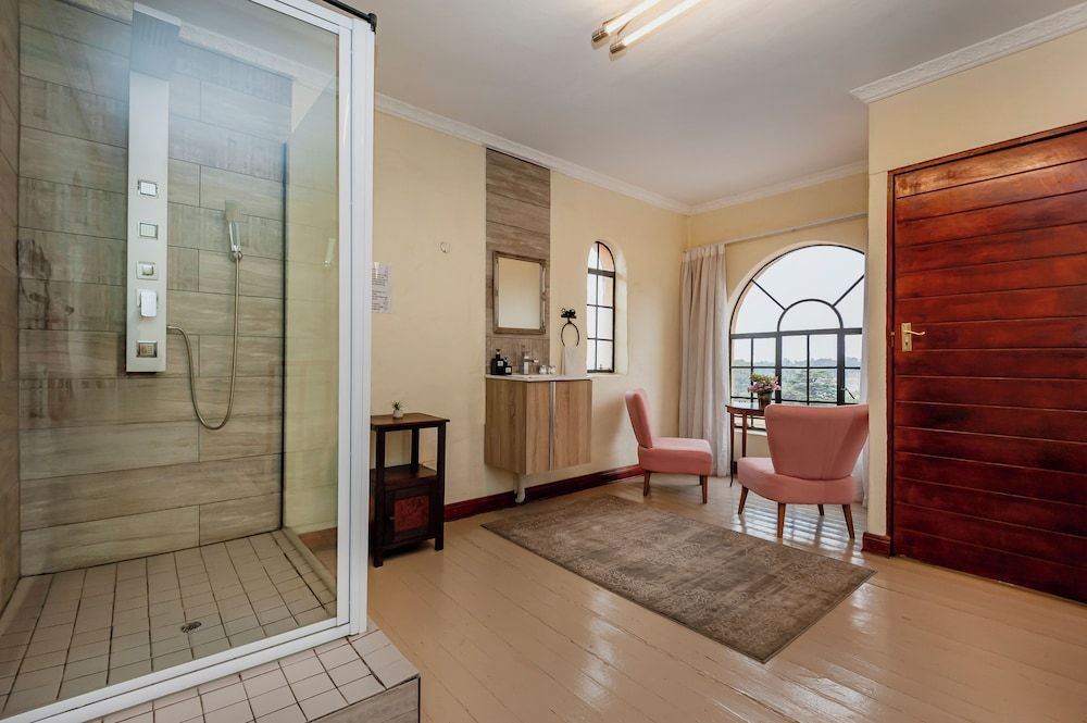 undefined Airport Tower Lodge 2