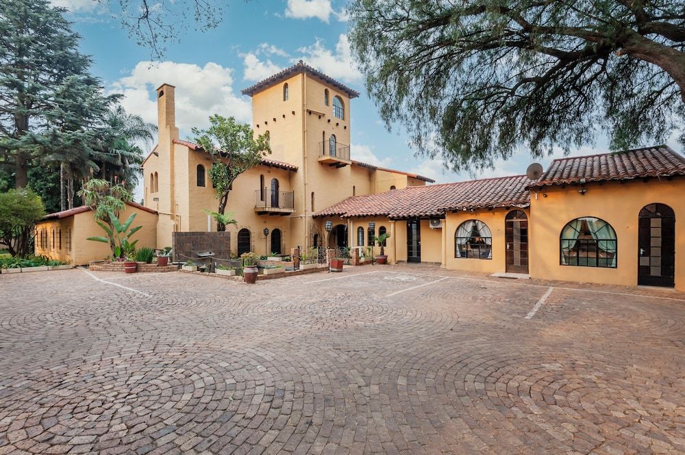 undefined Airport Tower Lodge 6