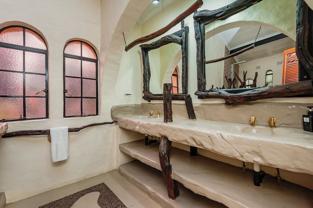 undefined Airport Tower Lodge 4