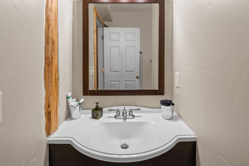 The Bucking Moose Cowboy Cabin #10 18