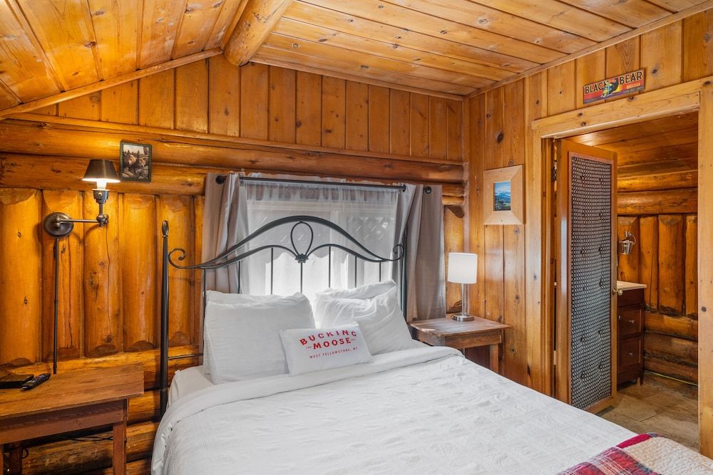 The Bucking Moose Bear Cabin #13 8