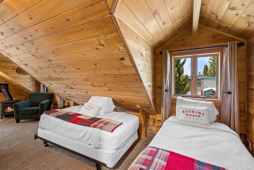 The Bucking Moose Cowboy Cabin #10 12